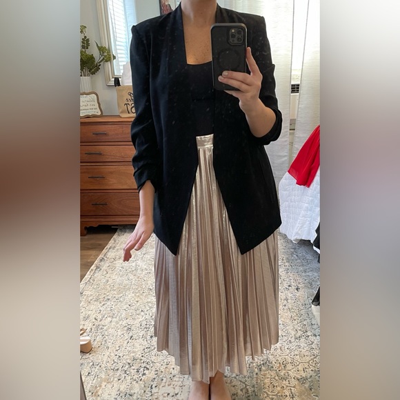 1.State metallic pleated midi skirt - size 2 - barely worn - Picture 5 of 5